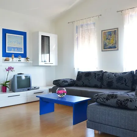 Apartman Mira *
